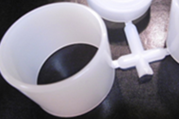 人気の P1 LIQUID HAT WITH CELL バッグ